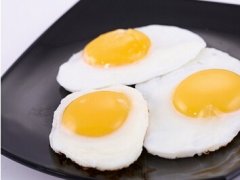 鸡蛋最好不要油炸吃 这几种服法便是给自身投毒